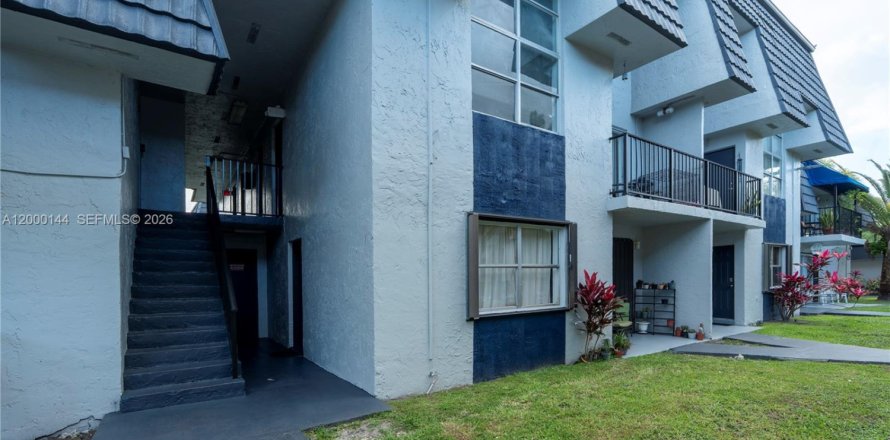 Condominio en Hialeah, Florida, 3 dormitorios  № 2067230