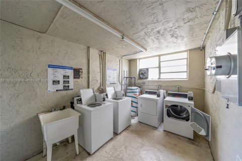 Condominio en venta en North Lauderdale, Florida, 2 dormitorios, 92.9 m2 № 1481824 - foto 29
