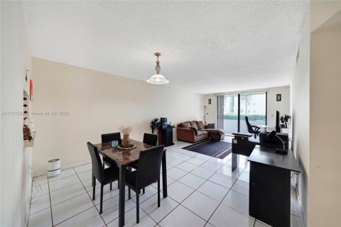 Condominio en venta en North Lauderdale, Florida, 2 dormitorios, 92.9 m2 № 1481824 - foto 7