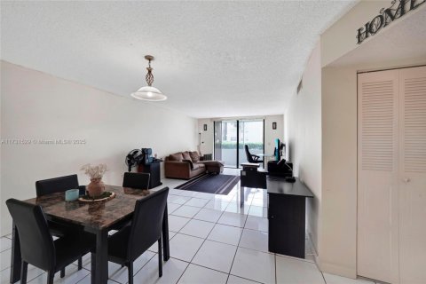 Condominio en venta en North Lauderdale, Florida, 2 dormitorios, 92.9 m2 № 1481824 - foto 8