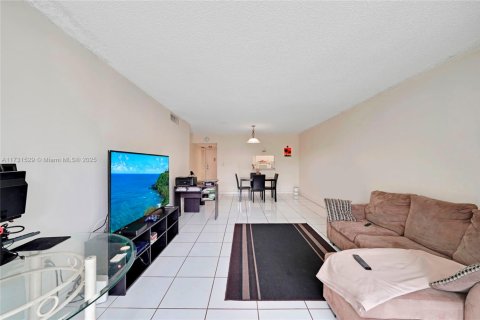 Condominio en venta en North Lauderdale, Florida, 2 dormitorios, 92.9 m2 № 1481824 - foto 17