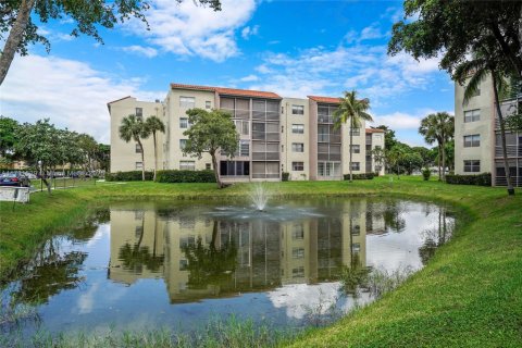 Condominio en venta en North Lauderdale, Florida, 2 dormitorios, 92.9 m2 № 1481824 - foto 1