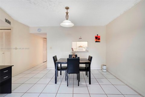 Condominio en venta en North Lauderdale, Florida, 2 dormitorios, 92.9 m2 № 1481824 - foto 9