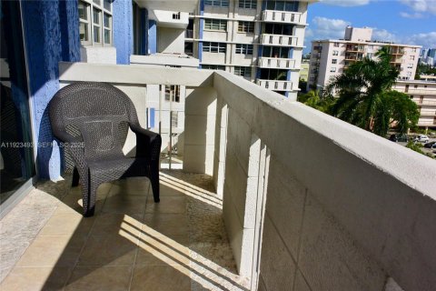 Купить кондоминиум в Майами-Бич, Флорида 1 спальня, 75.25м2, № 1982512 - фото 3