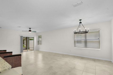 House in Port St. Lucie, Florida 3 bedrooms, 142.6 sq.m. № 2261308 - photo 15