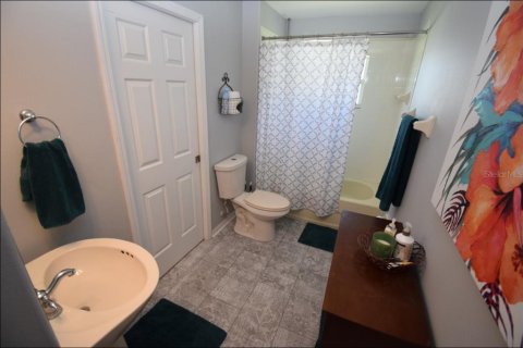 House in Riverview, Florida 5 bedrooms, 306.39 sq.m. № 1907287 - photo 17