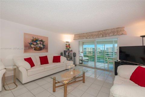 Condominio en venta en Dania Beach, Florida, 2 dormitorios, 110.55 m2 № 1982227 - foto 14