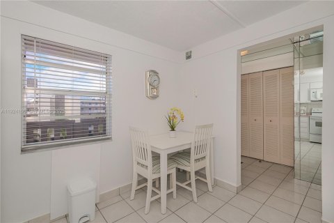 Condominio en venta en Dania Beach, Florida, 2 dormitorios, 110.55 m2 № 1982227 - foto 16