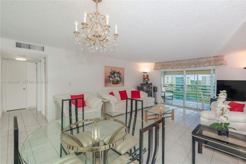 Condominio en venta en Dania Beach, Florida, 2 dormitorios, 110.55 m2 № 1982227 - foto 9