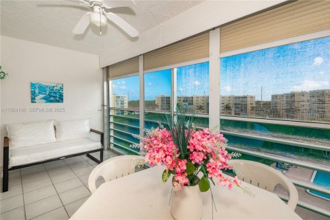 Condominio en venta en Dania Beach, Florida, 2 dormitorios, 110.55 m2 № 1982227 - foto 2