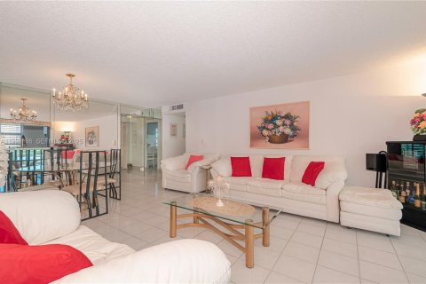 Condominio en venta en Dania Beach, Florida, 2 dormitorios, 110.55 m2 № 1982227 - foto 13