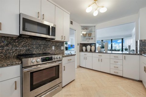 Снять в аренду кондоминиум в Майами, Флорида 2 спальни, 152.55м2, № 1992374 - фото 8