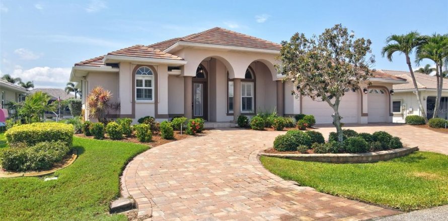 Casa en Punta Gorda, Florida 3 dormitorios, 217.11 m2 № 1687024
