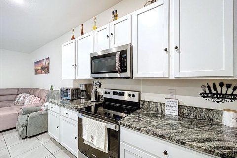 Townhouse in Wesley Chapel, Florida 3 bedrooms, 155.43 sq.m. № 1640713 - photo 11