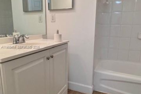 Condominio en alquiler en Tamarac, Florida, 2 dormitorios, 91.14 m2 № 2010201 - foto 16