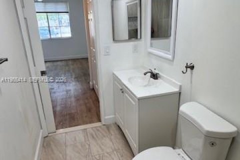 Condominio en alquiler en Tamarac, Florida, 2 dormitorios, 91.14 m2 № 2010201 - foto 11