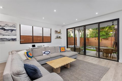 Townhouse in Miami, Florida 4 bedrooms, 276.48 sq.m. № 2000947 - photo 19