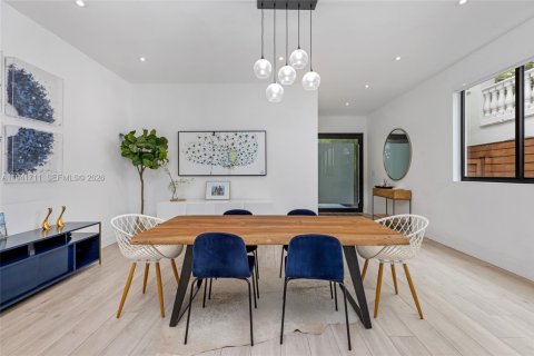 Townhouse in Miami, Florida 4 bedrooms, 276.48 sq.m. № 2000947 - photo 8