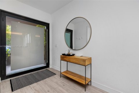 Townhouse in Miami, Florida 4 bedrooms, 276.48 sq.m. № 2000947 - photo 7