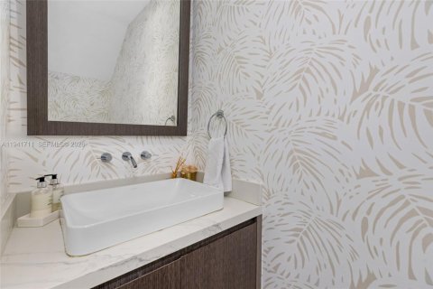 Townhouse in Miami, Florida 4 bedrooms, 276.48 sq.m. № 2000947 - photo 24