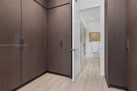 Townhouse in Miami, Florida 4 bedrooms, 276.48 sq.m. № 2000947 - photo 30