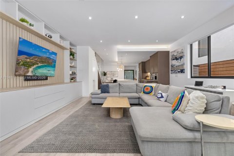 Townhouse in Miami, Florida 4 bedrooms, 276.48 sq.m. № 2000947 - photo 23