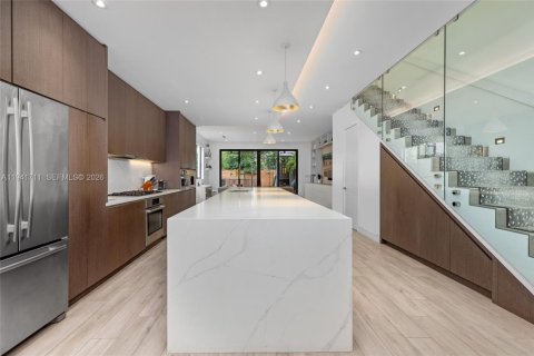 Townhouse in Miami, Florida 4 bedrooms, 276.48 sq.m. № 2000947 - photo 13