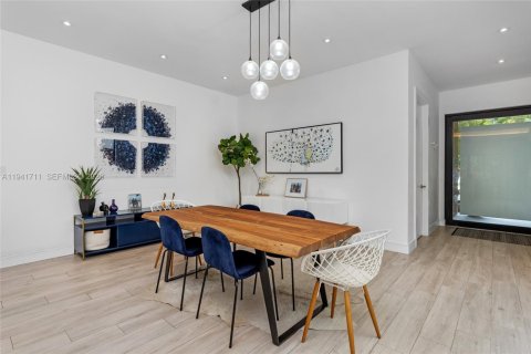 Townhouse in Miami, Florida 4 bedrooms, 276.48 sq.m. № 2000947 - photo 9