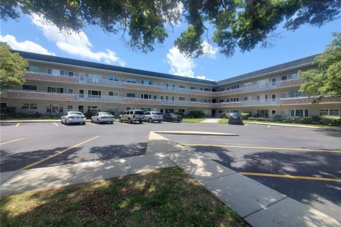 Condominio en alquiler en Clearwater, Florida, 2 dormitorios, 99.41 m2 № 1724819 - foto 1