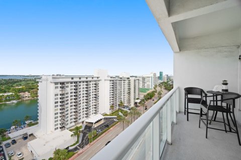 Copropriété à louer à Miami Beach, Floride: 2 chambres, 120.4 m2 № 1968670 - photo 7