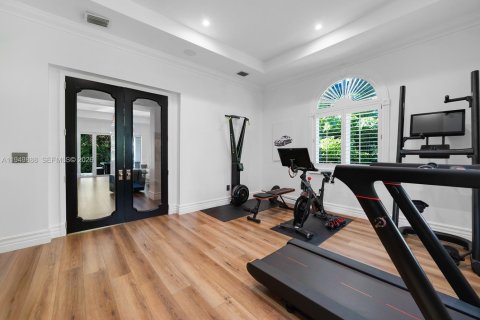 House in Miami, Florida 6 bedrooms, 548.87 sq.m. № 2153052 - photo 10