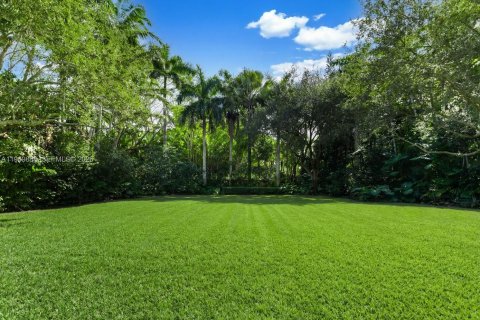 House in Miami, Florida 6 bedrooms, 548.87 sq.m. № 2153052 - photo 29