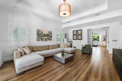 House in Miami, Florida 6 bedrooms, 548.87 sq.m. № 2153052 - photo 9