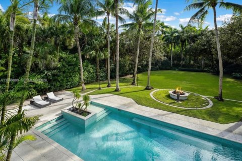 House in Miami, Florida 6 bedrooms, 548.87 sq.m. № 2153052 - photo 1