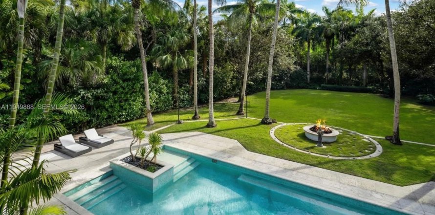 House in Miami, Florida 6 bedrooms, 548.87 sq.m. № 2153052