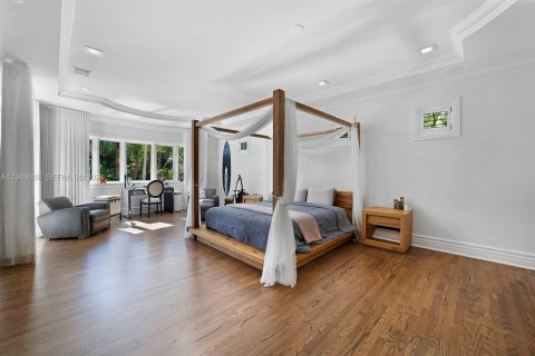 House in Miami, Florida 6 bedrooms, 548.87 sq.m. № 2153052 - photo 12