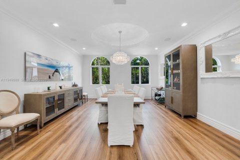 House in Miami, Florida 6 bedrooms, 548.87 sq.m. № 2153052 - photo 8