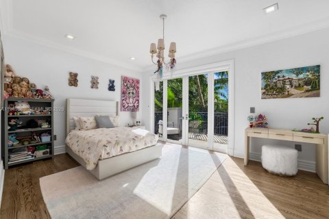 House in Miami, Florida 6 bedrooms, 548.87 sq.m. № 2153052 - photo 16