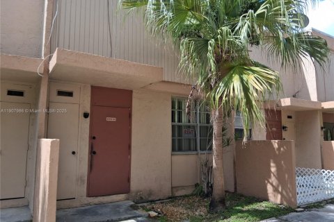 Townhouse in South Miami, Florida 3 bedrooms, 90.12 sq.m. № 2018837 - photo 29