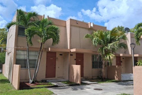 Townhouse in South Miami, Florida 3 bedrooms, 90.12 sq.m. № 2018837 - photo 22
