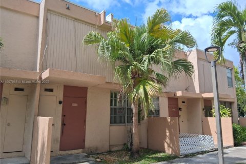 Townhouse in South Miami, Florida 3 bedrooms, 90.12 sq.m. № 2018837 - photo 6