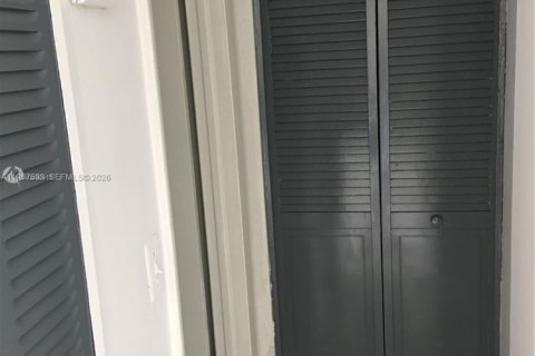 Condo in North Bay Village, Florida, 1 bedroom  № 1995359 - photo 8