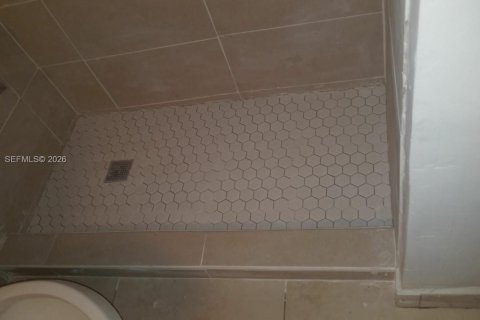 Condo in North Bay Village, Florida, 1 bedroom  № 1995359 - photo 10