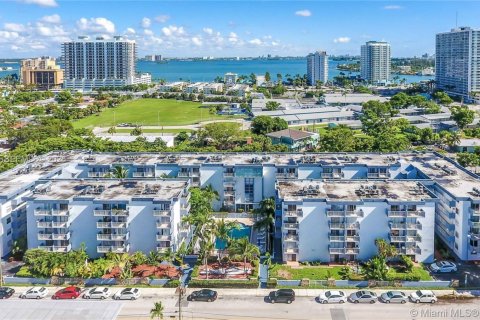 Condo in North Bay Village, Florida, 1 bedroom  № 1995359 - photo 22