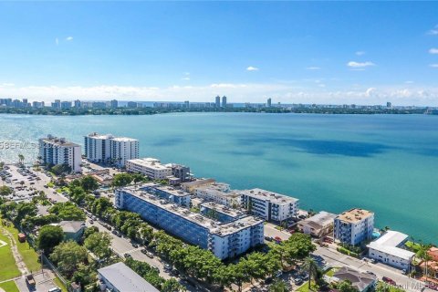 Condo in North Bay Village, Florida, 1 bedroom  № 1995359 - photo 21