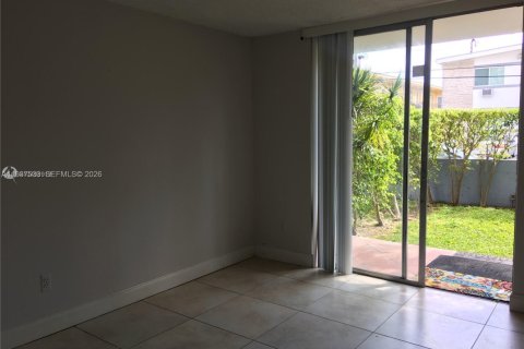 Condo in North Bay Village, Florida, 1 bedroom  № 1995359 - photo 6