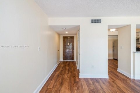 Copropriété à louer à Miami, Floride: 1 chambre, 91.04 m2 № 1897952 - photo 13