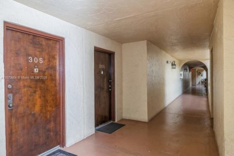 Copropriété à louer à Miami, Floride: 1 chambre, 91.04 m2 № 1897952 - photo 4