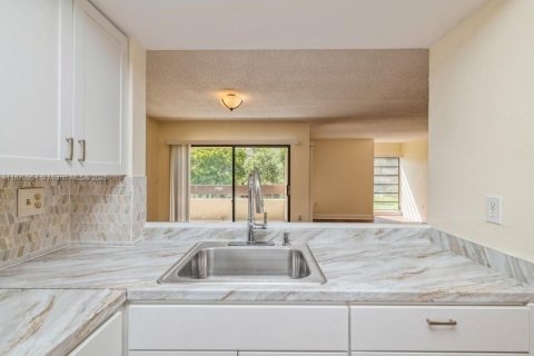 Copropriété à louer à Miami, Floride: 1 chambre, 91.04 m2 № 1897952 - photo 16