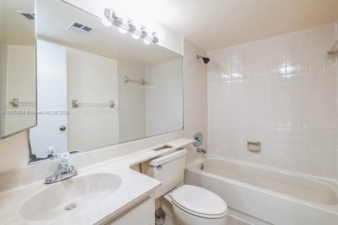 Copropriété à louer à Miami, Floride: 1 chambre, 91.04 m2 № 1897952 - photo 22